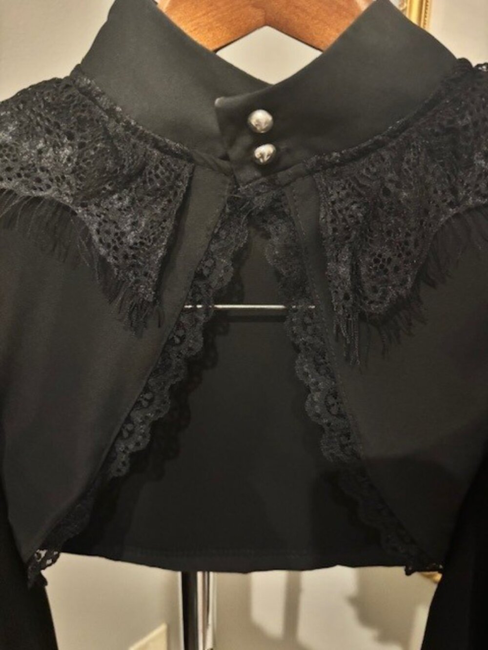 Black Lace-Trimmed Puff Sleeve Gothic Shrug Top Mock Neck Bolero - Picture 2 of 3